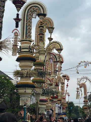 バリ島ヒンドゥー文化を象徴する「ペンジョール」とは