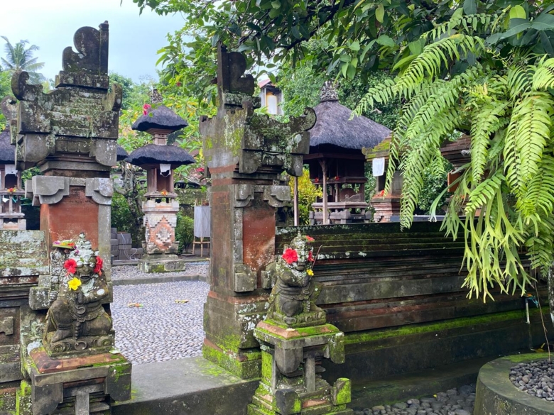 なぜバリの家には「家庭寺院」があるの？ 🏡✨